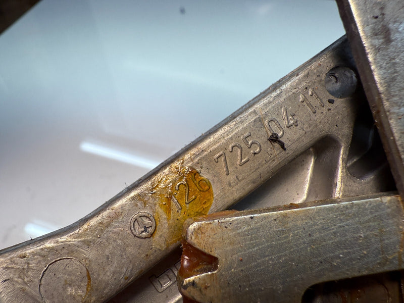 Genuine OEM Mercedes W126 Window Regulator Front Right 1267250411 C12-1