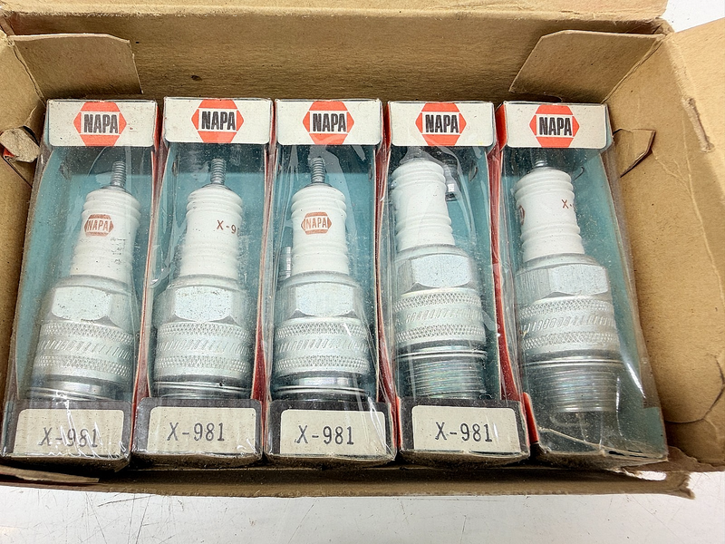 (8) NOS Vintage NAPA X-981 Spark Plugs C75-52