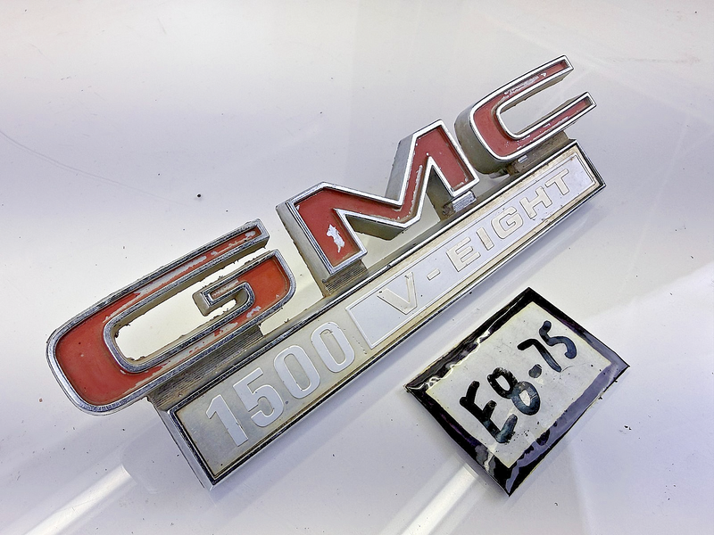 OEM 1967 - 1972 GMC Pickup Truck 1500 V-EIGHT FENDER EMBLEM 646067 Badge E8-75