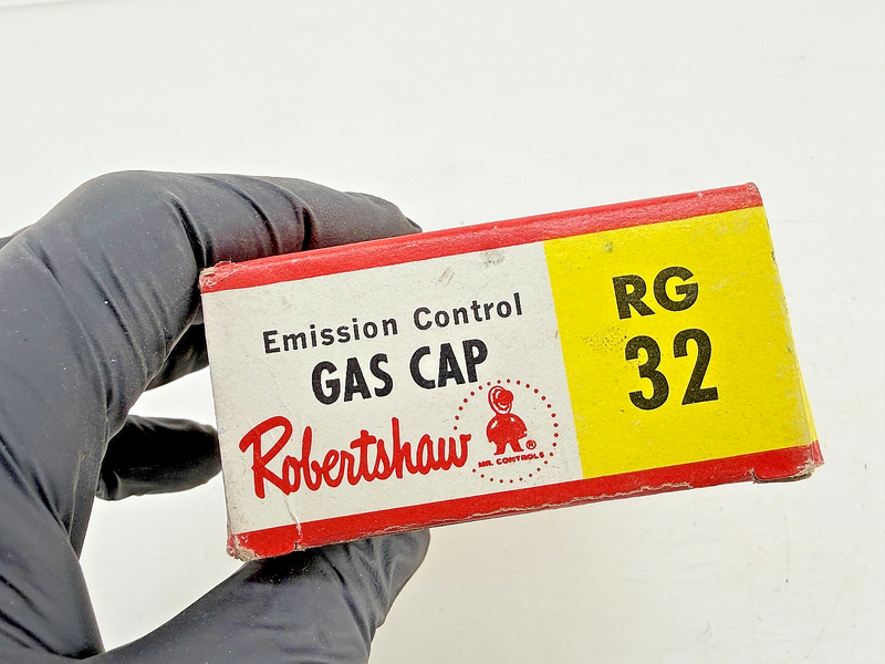 NOS VINTAGE 1960 - 1965 GM ROBERT SHAW EMISSION CONTROL GAS CAP RG 32 C64-91