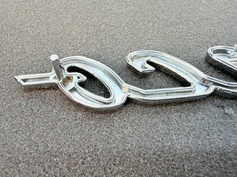1966 - 1977 FORD CLASSIC BRONCO FENDER EMBLEM SCRIPT C7TB-16098-B E8-43