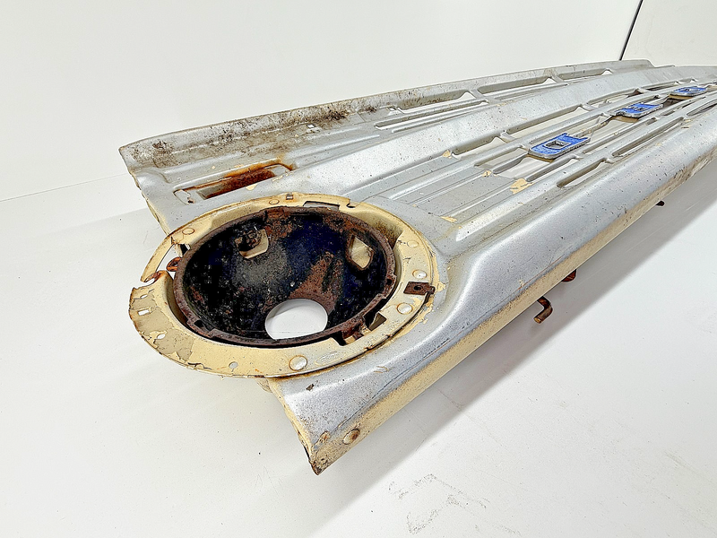Original 1971 1972 1973 Ford Econoline Van Front Grille U5B-112