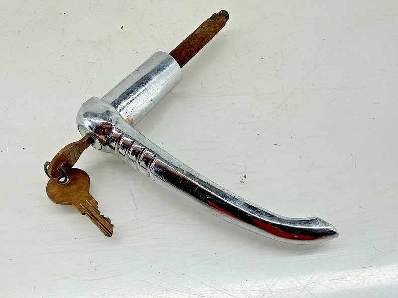 Vintage 1930s 1940s Buick Deck Lid Trunk Handle w/ Key Lock GM C34-32
