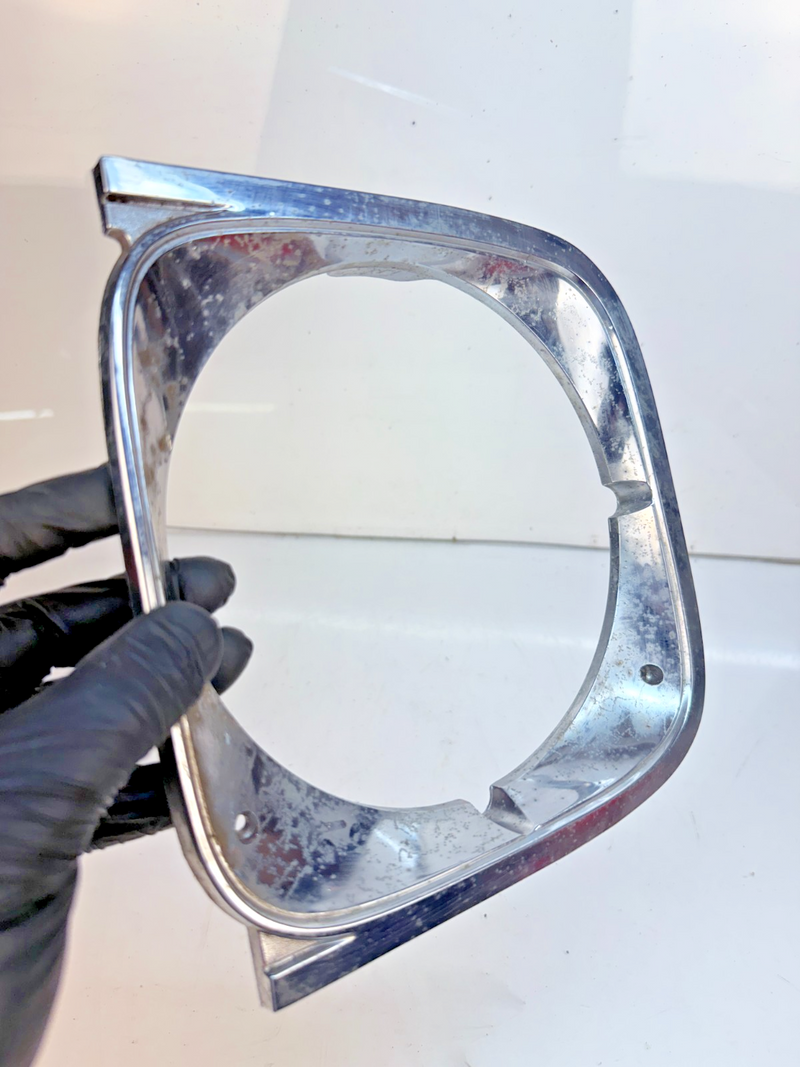 Passenger Right Headlight Door/Cover Trim Bezel 1972 CHEVY CHEVELLE 6261958 B1-7