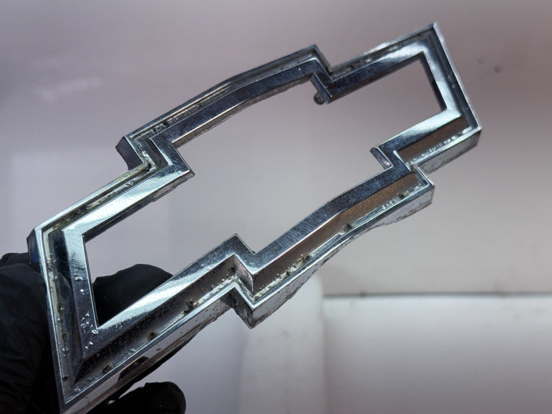 1969 1970 Chevrolet Truck Blazer Bow Tie Grill Hood Emblem Badge 3940708 B32-156