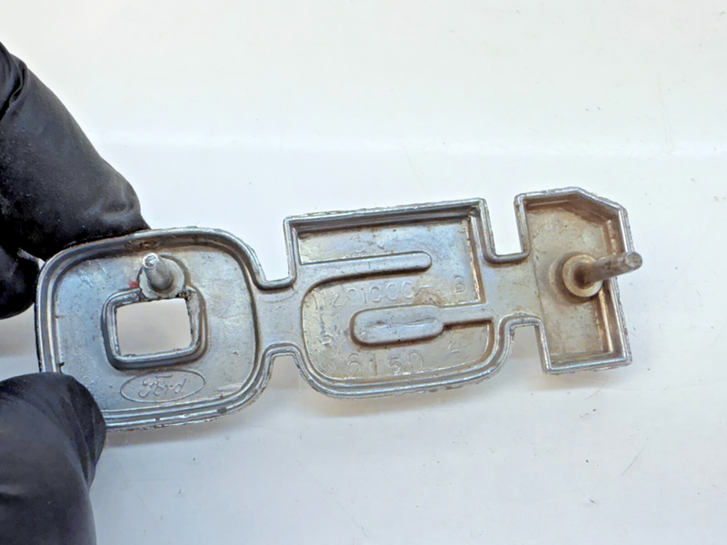 OEM 1975 - 1979 Ford Econoline 150 Emblem D5UB-11291C00 1976 1977 1978 B32-211