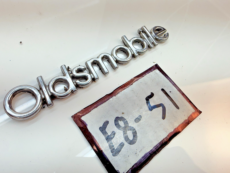 OEM 1987 1988 CUTLASS SUPREME 442 BROUGHAM HEADER PANEL SCRIPT Emblem E8-51