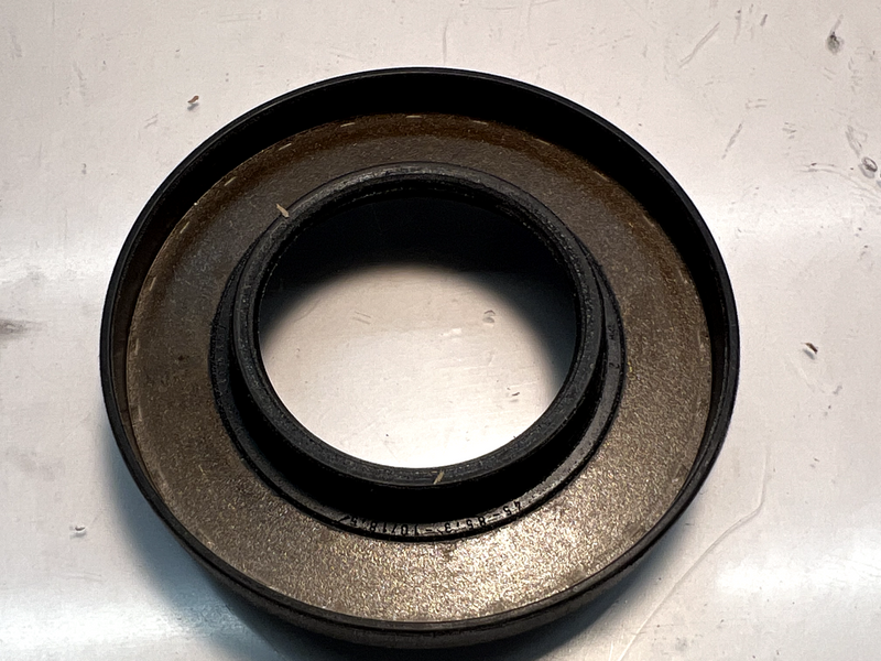 NOS Mercedes 280CE 280E 280SE 300CD 300D 300TD Differential Output Seal C3-26