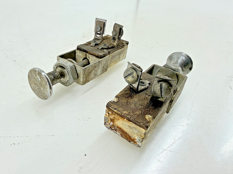 (1) Vintage Push Pull Dash Switches Flat Chrome Knobs 1930s 1940s Ford C67-167