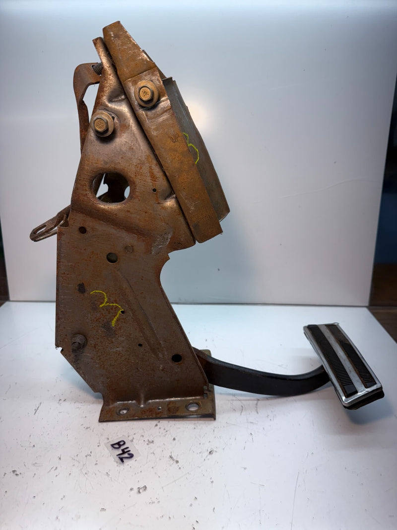 OEM 1977 1978 1979 FORD LINCOLN MARK V BRAKE PEDAL ASSEMBLY 77 78 79 B42-3