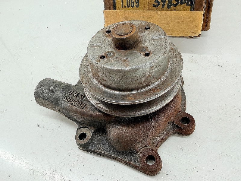 NOS 1939 - 1959 CHEVY GMC Truck Water Pump Assembly with Pulley GM 598309 B66-64