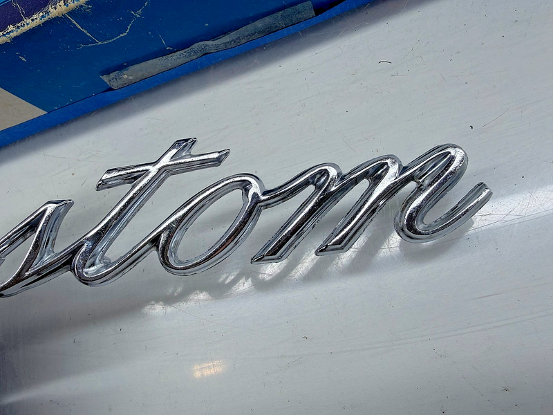 NOS 1969 1970 FORD F100 F250 F350 GALAXIE CUSTOM EMBLEM C9AB-62291B62-C C56-17