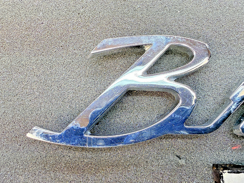 1966 - 1977 FORD CLASSIC BRONCO FENDER EMBLEM SCRIPT C7TB-16098-B E8-43
