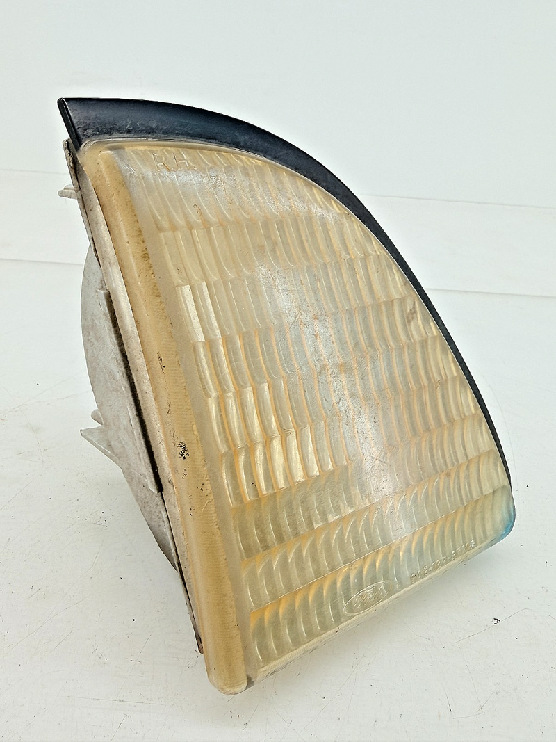 OEM 1987 - 1993 Ford Mustang Front RH Turn Signal Lamp Lens E7ZB-13215-AA B25-47
