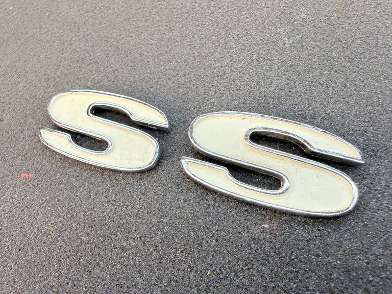 1967 Camaro SS Super Sport Letter Emblem Pair 3917718 E8-44