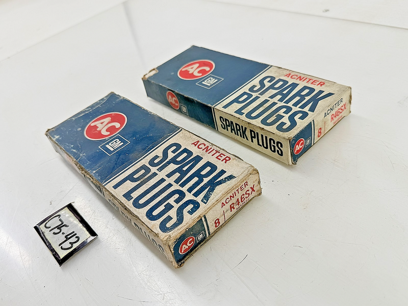 (1) NOS 1975 1976 Chevy GM HEI 350 400 AC R46SX Spark Plugs Box of 8 C75-43