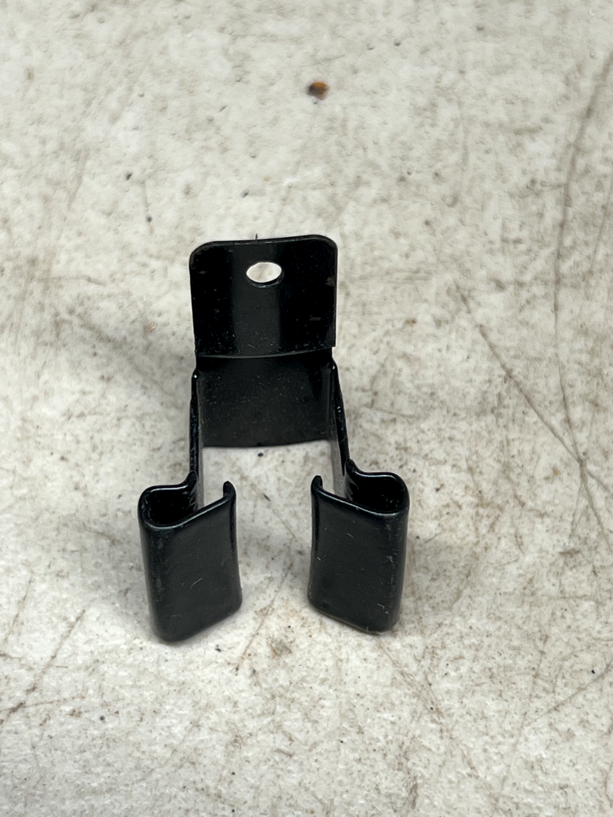 (1) NOS Ford CLIP D9AZ-5422A44-A B29-83