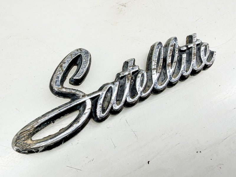 OEM 1971 - 1974 PLYMOUTH SATELLITE FENDER EMBLEM MOPAR 3505020 E10-117
