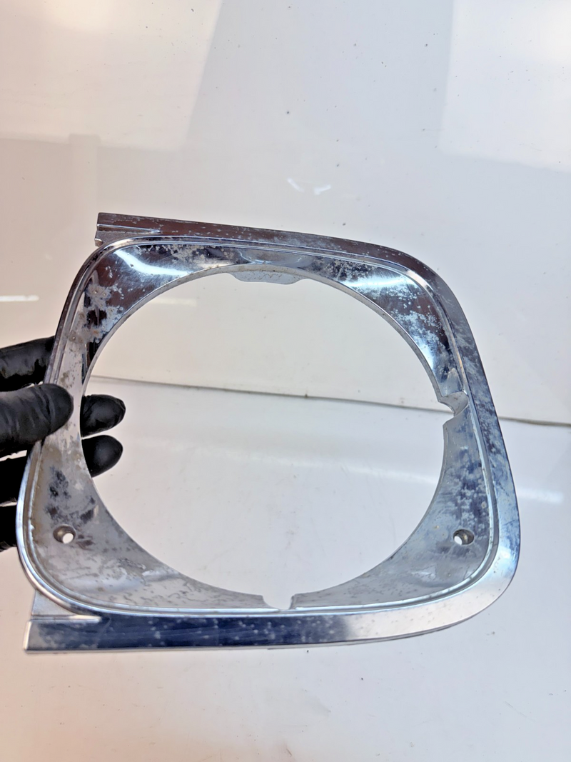 Passenger Right Headlight Door/Cover Trim Bezel 1972 CHEVY CHEVELLE 6261958 B1-7