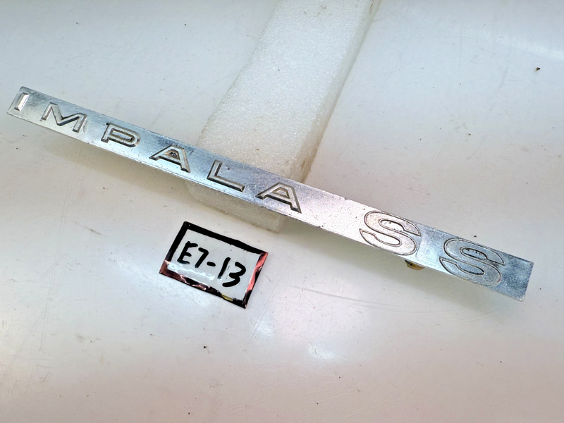 1965 Chevy Impala SS Grille Emblem 3864294 E7-13