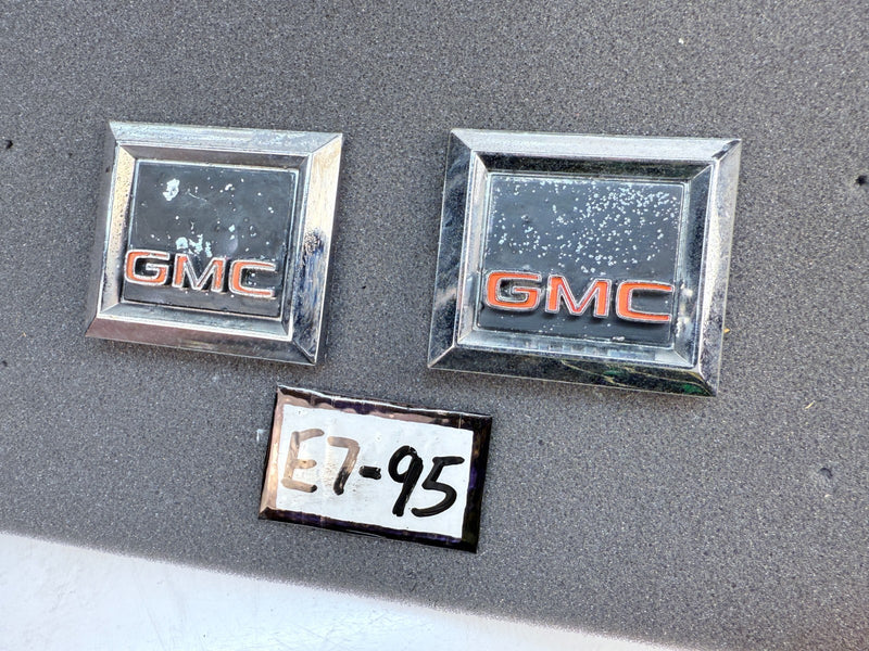 BRKN OEM 1973 - 1980 GMC Sierra Grande PAIR Fender Emblem C10 Pickup E7-95