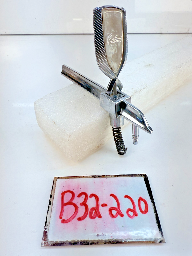 OEM 1978 - 1980 Red Oldsmobile Calais Stand Up  Ornament Emblem 22508016 B32-220