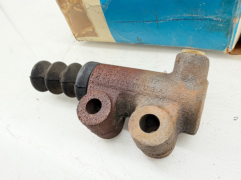 NOS 1965 - 1977 FORD TRUCK CLUTCH SLAVE CYLINDER C5TZ-7A508-B C75-62