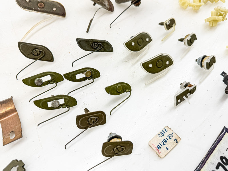VINTAGE 1960S FORD BODY TRIM MOULDING CLIP FASTENER LOT C5TZ C79-36
