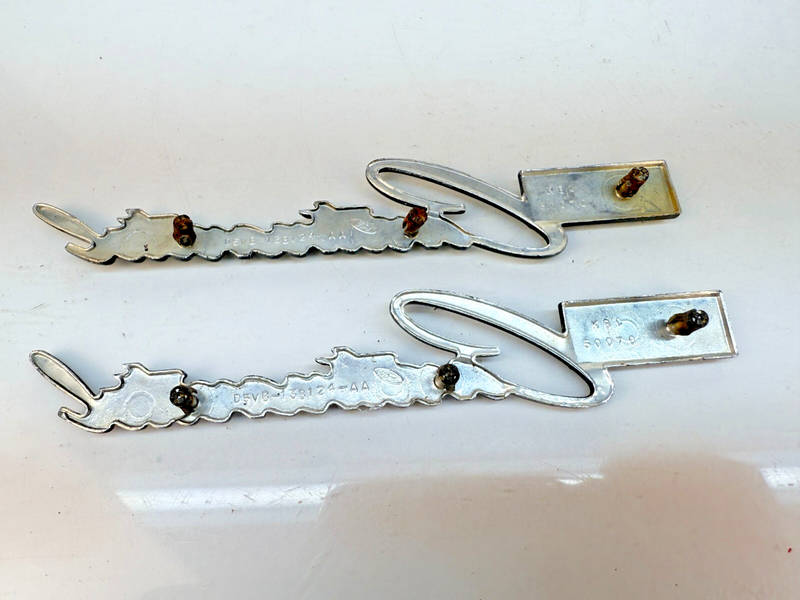 OEM 1975 -1979 LINCOLN CONTINENTAL PAIR HEADLIGHT DOOR EMBLEM D5VB13B124 B32-218