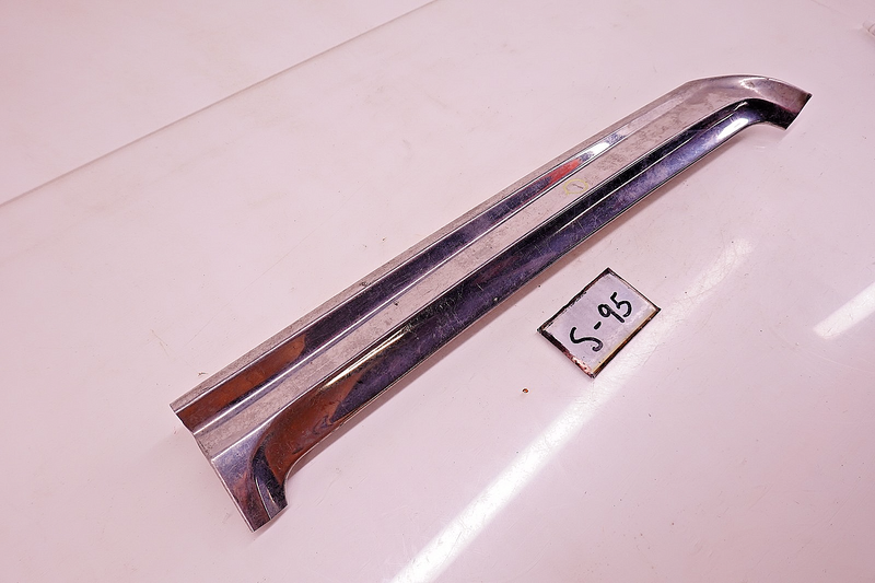 OEM 1966 1967 Ford Fairlane Comet 2dr HT Windshield Trim Molding Reveal RH S-95