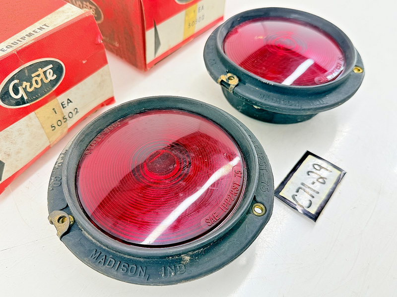 NOS GROTE PAIR STOP LIGHT 50502 TRUCK-LITE 80339R RAT ROD C71-29