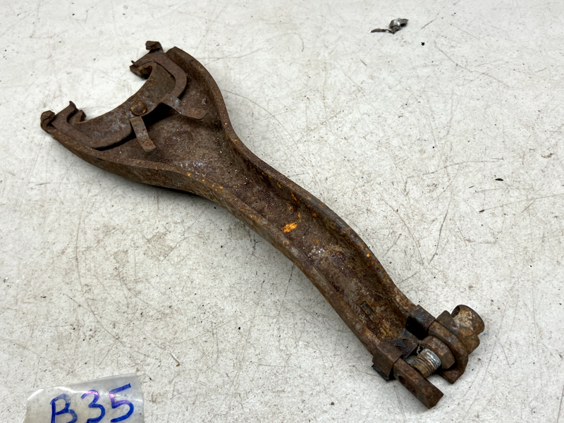 1956 1957 1958 1969 1961 1962 Chevy Corvette Clutch Fork & Bolt GM# 3739043 B35