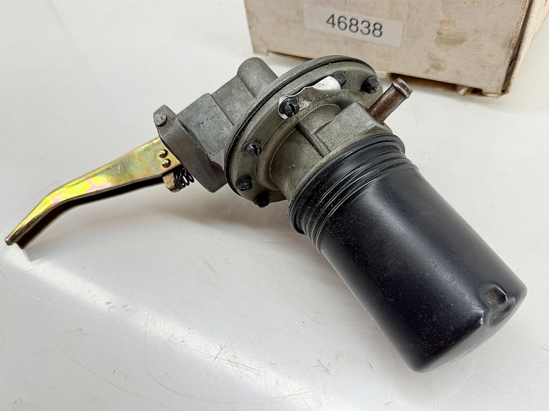 NOS 1970 - 1974 FORD TRUCK 302 V8 F100 FUEL PUMP 46838 679 F-117
