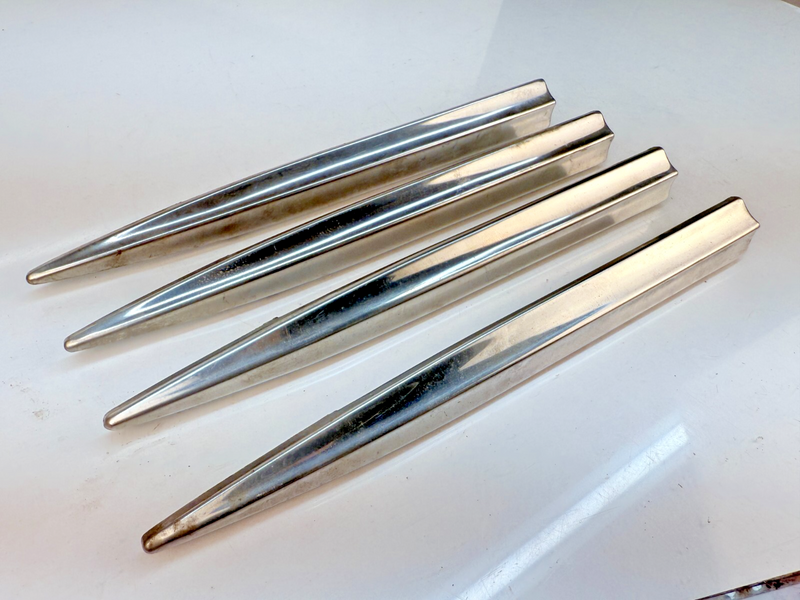 (1) NOS 1946 - 1948 BUICK SUPER & ROADMASTER SPEAR MOLDING TRIM 1328943 B32-303