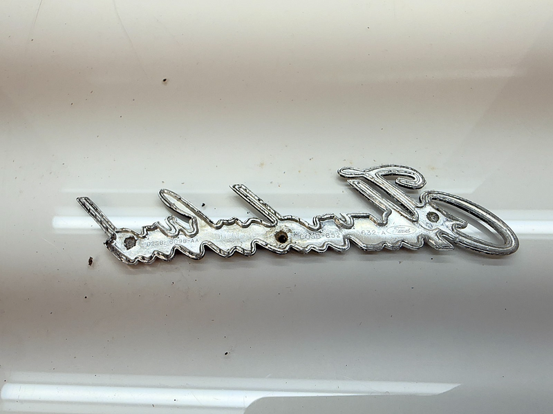 OEM 1970 FORD THUNDERBIRD 1/4 PANEL EMBLEM D0SB-6525632-A FOMOCO E8-52