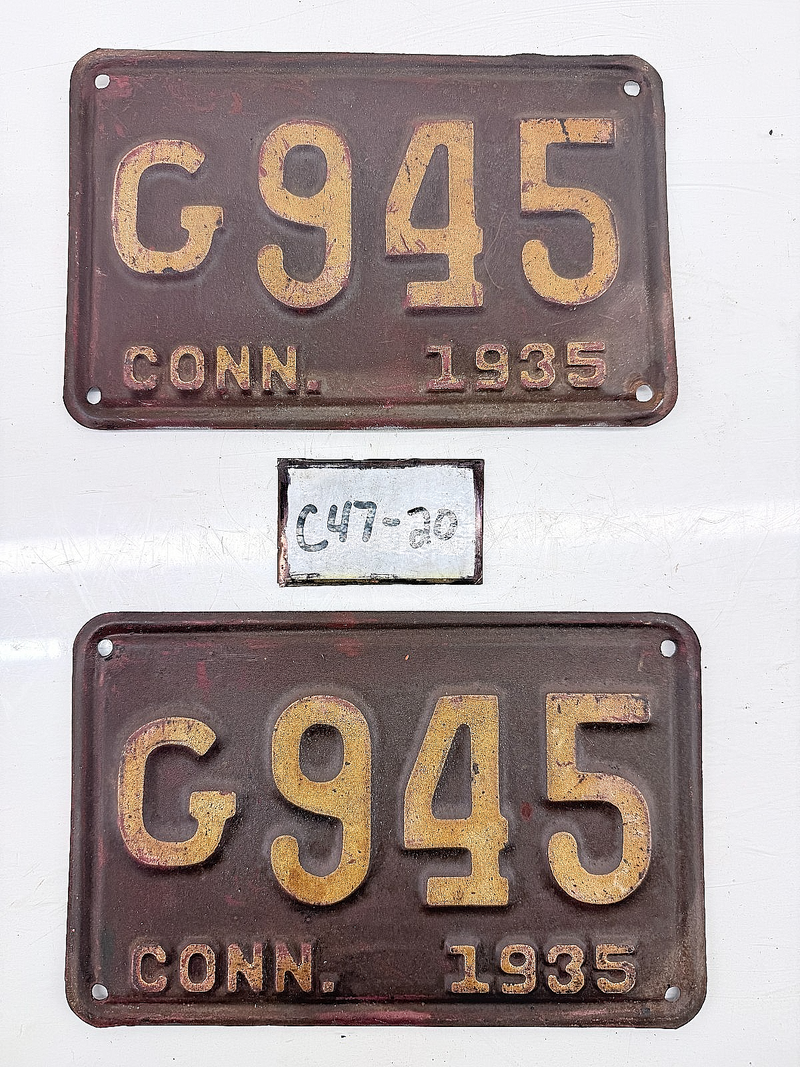 Original Paint PAIR of 1935 CT G945 Connecticut License Plate Metal Sign C47-20