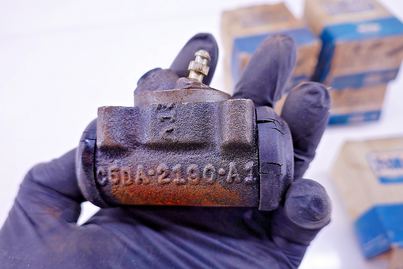 NOS 1965 - 1971 Ford Mustang Wheel Cylinder Assembly Right Front C3DZ-2061-A C55