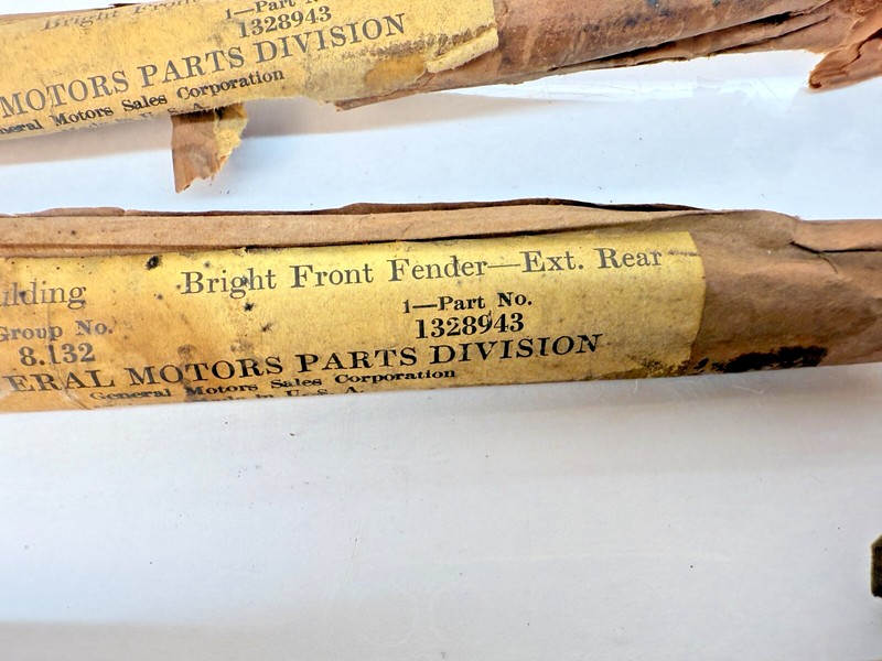 (1) NOS 1946 - 1948 BUICK SUPER & ROADMASTER SPEAR MOLDING TRIM 1328943 B32-303