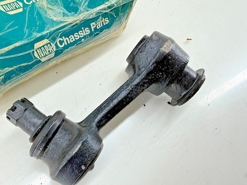 NOS 1963 1964 FORD FALCON COMET V8 POWER STEERING IDLER ARM C3DZ-3352-F C18-56