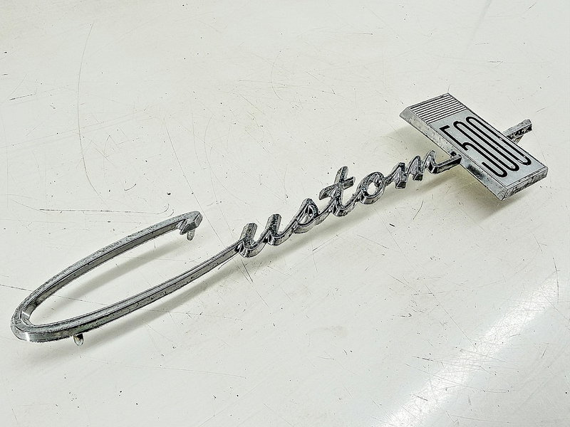 OEM 1964 FORD CUSTOM 500 FENDER SCRIPT EMBLEM C4AB-62291A36-F E10-7