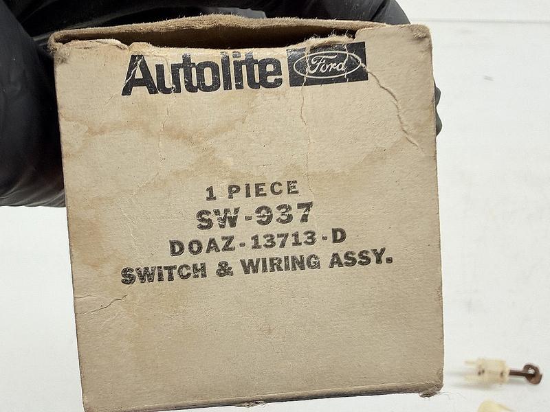 NOS 1970 FORD GALAXIE SWITCH ASSY D0AZ-13713-D AUTOLITE SW-937 C77-29