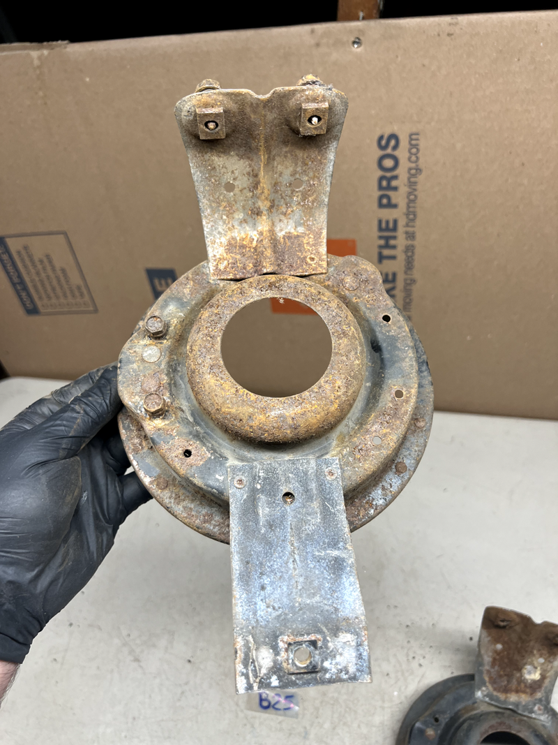 1960 GM Impala BelAir Biscayne Headlight Bucket Mounting Bracket El Camino B25-3