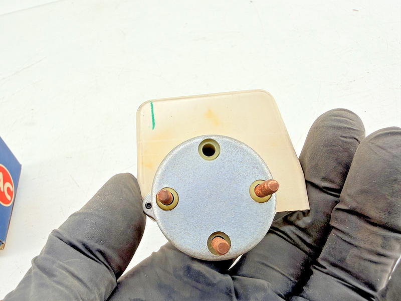 NOS 1968 1969 CHEVROLET CAMARO GAS GAUGE 6431065 C70-18