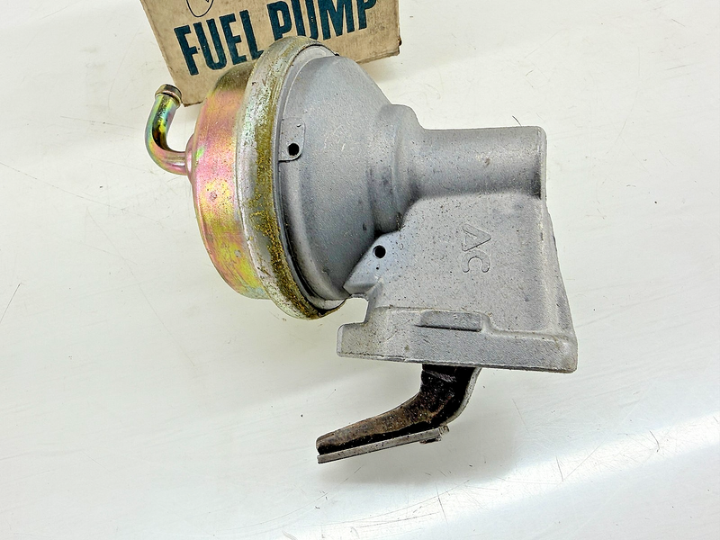 NOS 1965 - 1975 CHEVROLET PONTIAC OLDSMOBILE AC FUEL PUMP 40446 6CYL F-137