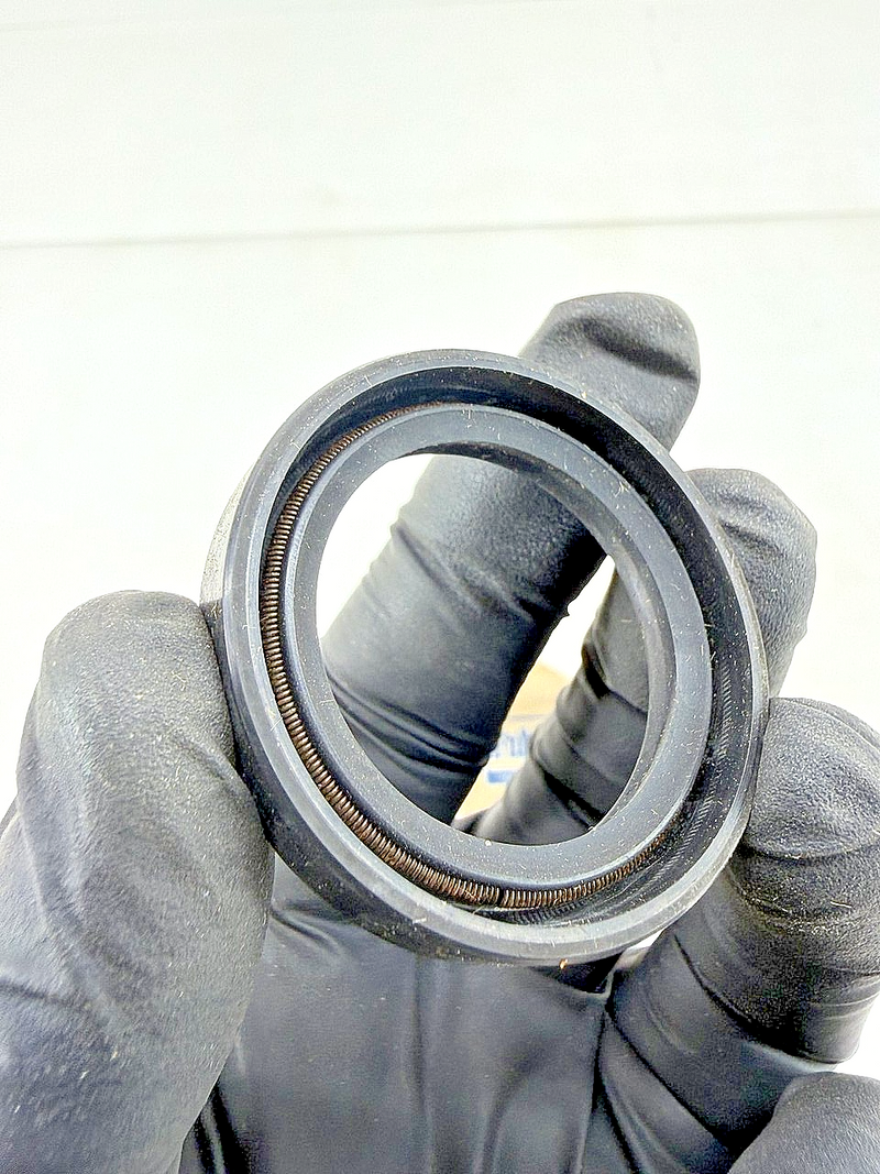 NOS 1956 - 1958 LINCOLN FORD STEERING GEAR HOUSING SEAL B6LY-3591-A C76-170