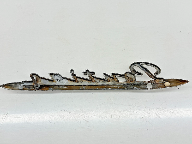 RARE OEM 1951 1952 Pontiac Emblem Script Nameplate 511997 51 52 E9-75