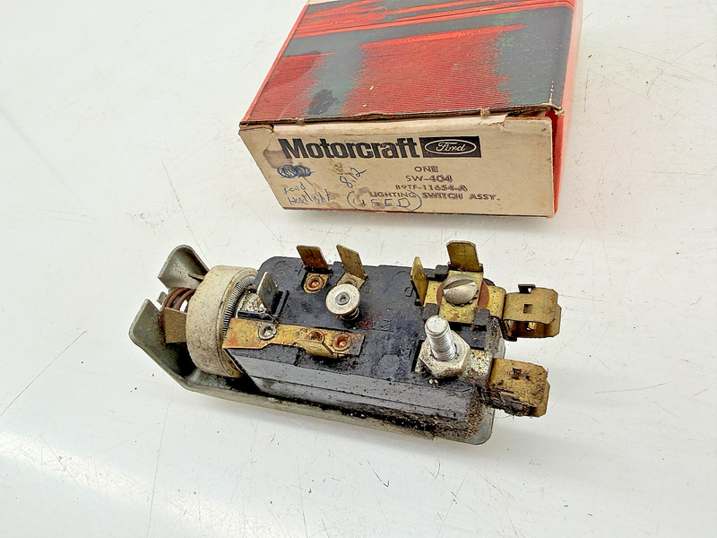 OEM 1959 - 1977 FORD TRUCK HEADLIGHT SWITCH SW-404 B9TF-11654-A USED C75-55