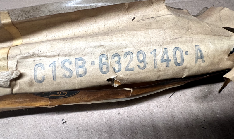 NOS 1961-1963 THUNDERBIRD SIDE TRIM MOULDING QTR C1SB-6329140-A 61 62 63 S1-11
