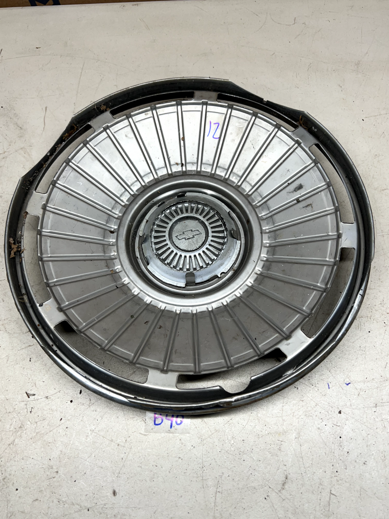 OEM GM 1964 Chevrolet Chevelle Malibu 14" Hubcap Wheel Center 64 B40-12