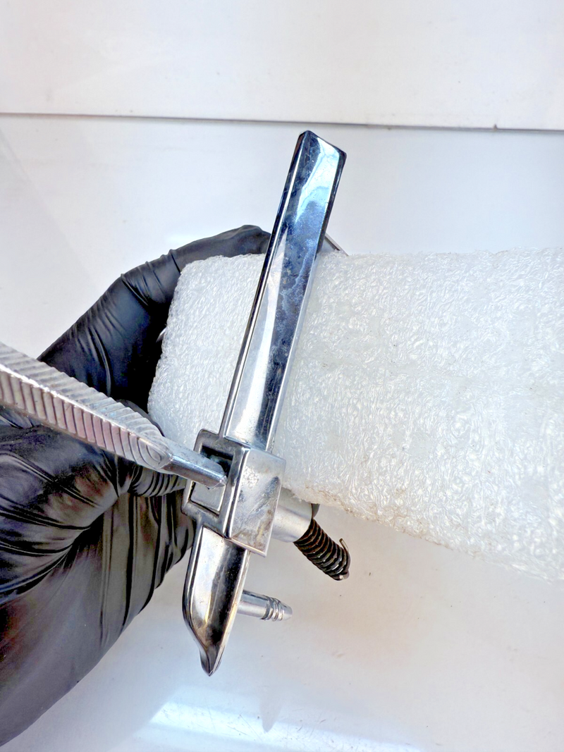 OEM 1978 - 1980 Red Oldsmobile Calais Stand Up  Ornament Emblem 22508016 B32-220